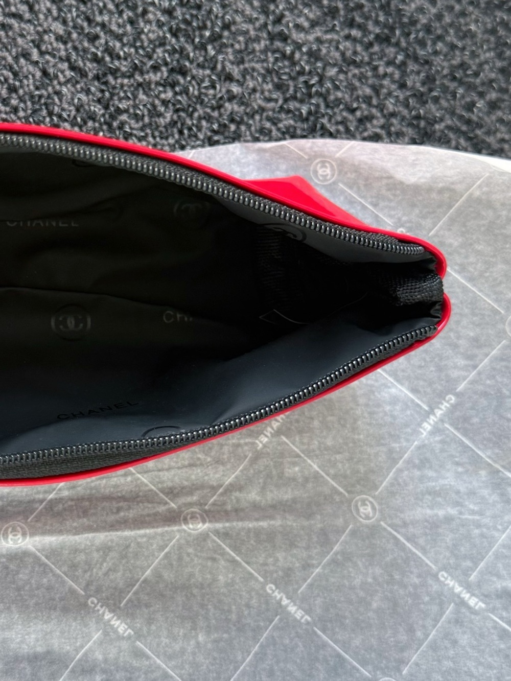 Chanel Beauty Red Patent Cosmetic Pouch Makeup Bag - Picture 4 of 4